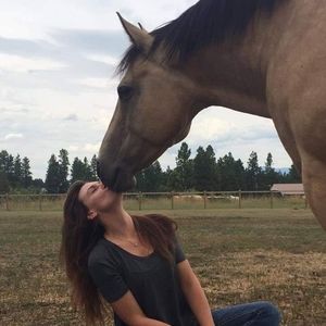 Meet your Posher, Danielle